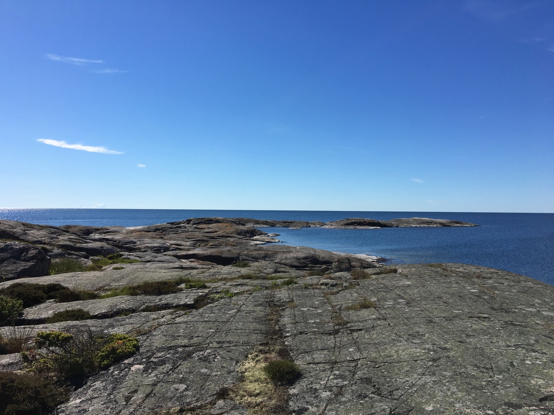 Häradsskär. Utsikt mot Östersjön från kala klippor.